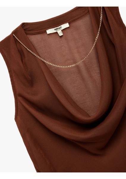 Zincir Detaylı Degaje Yaka Kolsuz Bluz modelleri