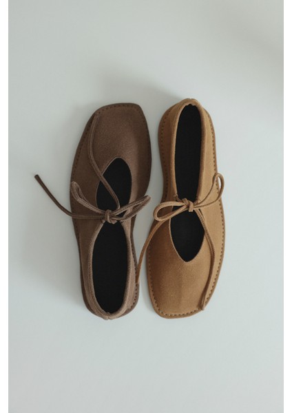 Babet 2524 - Bağcıklı Küt Taba Süet Kadın Babet modelleri