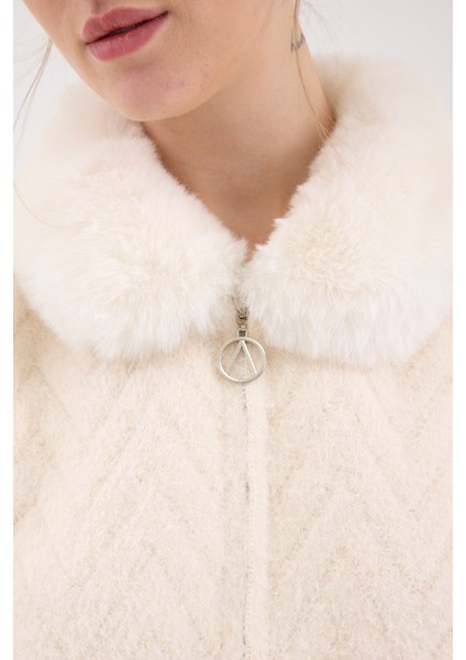 Natural Yaka Kürk Detaylı Kadın Hırka 6680 fırsatları