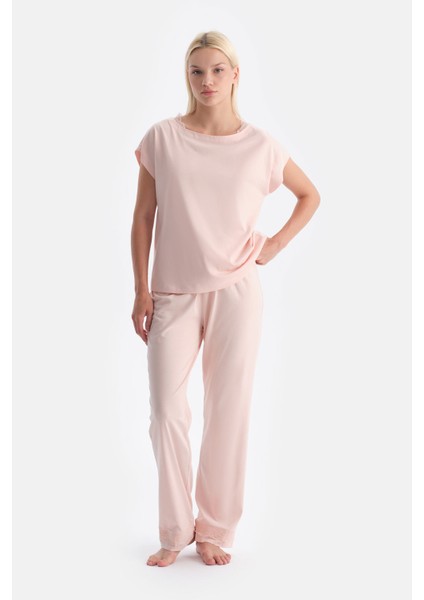 Dantel Detaylı Kayık Yaka Tişört Pantolon Takım