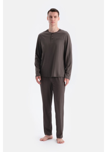 Uzun Kollu Pat ve Cep Detaylı Tişört Pantolon Takım fırsatları