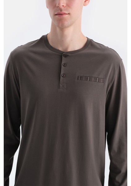 Uzun Kollu Pat ve Cep Detaylı Tişört Pantolon Takım indirimleri