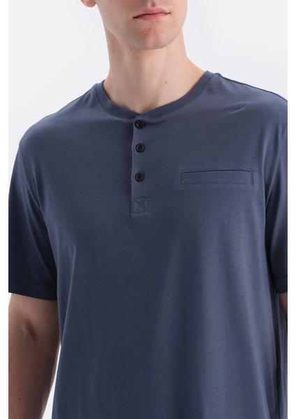 Kısa Kollu Pat ve Cep Detaylı Tişört Pantolon Takım indirimleri