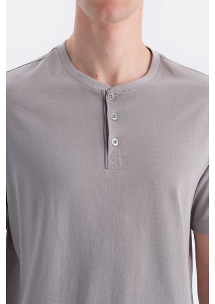 Kısa Kollu Patlı Altı Çizgili Tişört Şort Takım fırsatları