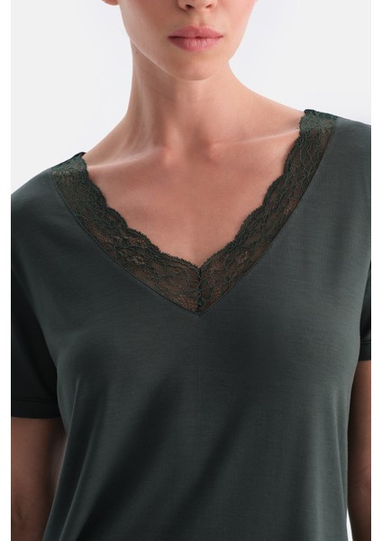 V Yaka Dantel Detaylı Tişört Pantolon Takım fırsatları