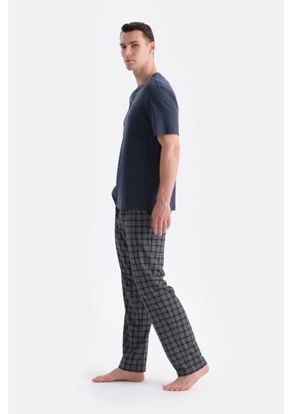 Kısa Kollu Pat ve Cep Detaylı Tişört Pantolon Takım modelleri