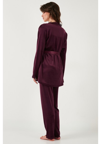 Regular Fit Dantelli Yumuşak Dokulu Sabahlıklı Kadife Pijama Takımı Bayan Pijama Takımı 6095545W4