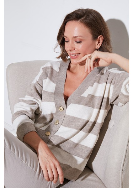 Regular Fit Çizgili V Yaka Düğmeli Soft Akrilik Hırka Bayan Hırka 4615188