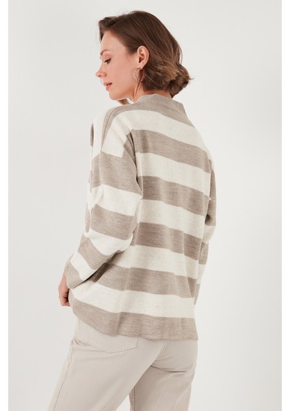 Regular Fit Çizgili V Yaka Düğmeli Soft Akrilik Hırka Bayan Hırka 4615188