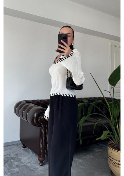 Yakası Renk Geçişli V Yaka Triko- Ekru modelleri