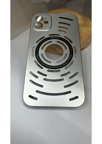 Iphone 11 Nefes Alabilen Mage Safe Özellikli Kılıf