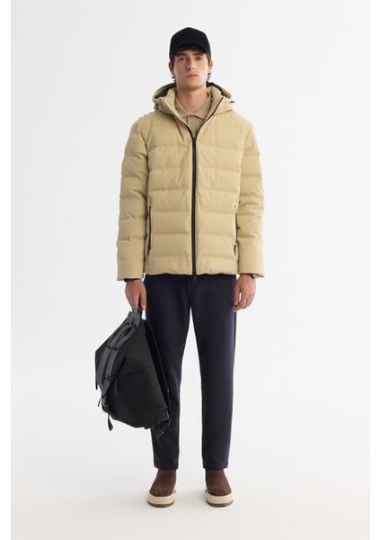 Erkek Bej Kapüşonlu Kaz Tüyü Su İtici Rüzgar Geçirmez Termometreli Şişme Comfort Fit Mont A42Y6157