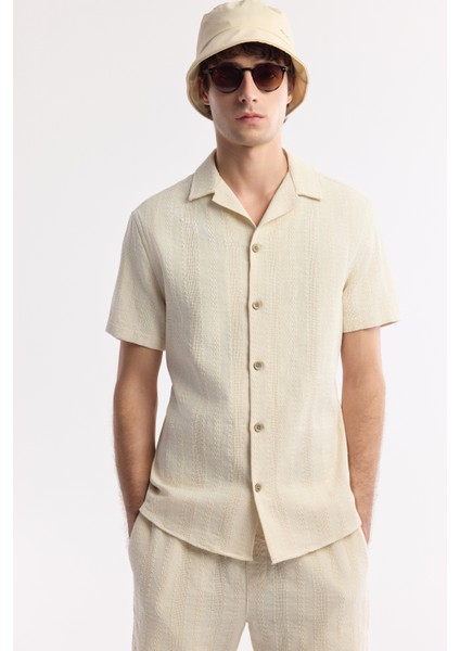Erkek Bej Apaj Yaka %100 Pamuk Kısa Kol Comfort Fit Gömlek A51Y2047