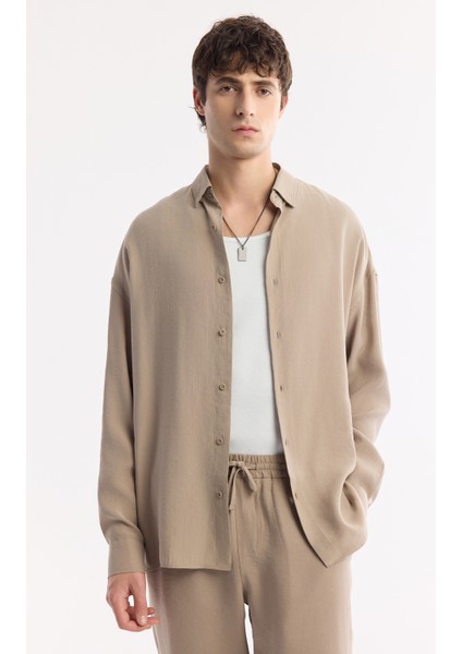 Erkek Bej Alttan Britli Yaka Soft Touch Oversize Fit Gömlek A51Y2168