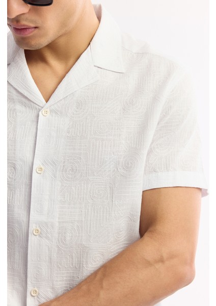 Erkek Beyaz Apaj Yaka Desenli %100 Pamuk Kısa Kol Comfort Fit Gömlek A51Y2095