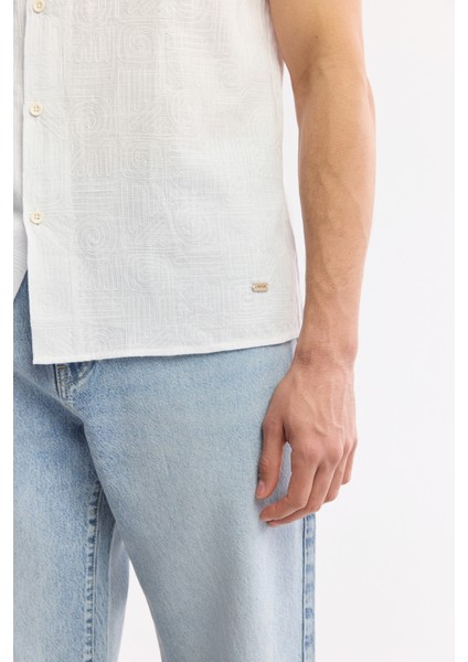 Erkek Beyaz Apaj Yaka Desenli %100 Pamuk Kısa Kol Comfort Fit Gömlek A51Y2095