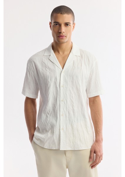 Erkek Beyaz Apaj Yaka %100 Pamuk Jakarlı Kısa Kol Comfort Fit Gömlek A51Y2086