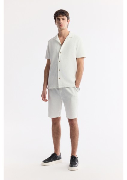 Erkek Ekru Apaj Yaka Viskon Karışımlı Jakarlı Kısa Kol Regular Fit Gömlek A51Y2144
