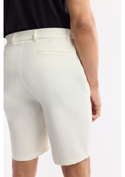 Erkek Kırık Beyaz Beli Lastikli Bi-Stretch Teknik Kumaş Relaxed Fit Şort A51Y3712