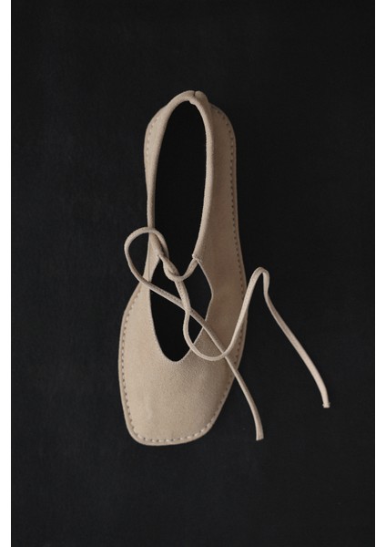 Babet 2524 - Bağcıklı Küt Bej Süet Kadın Babet fiyatları