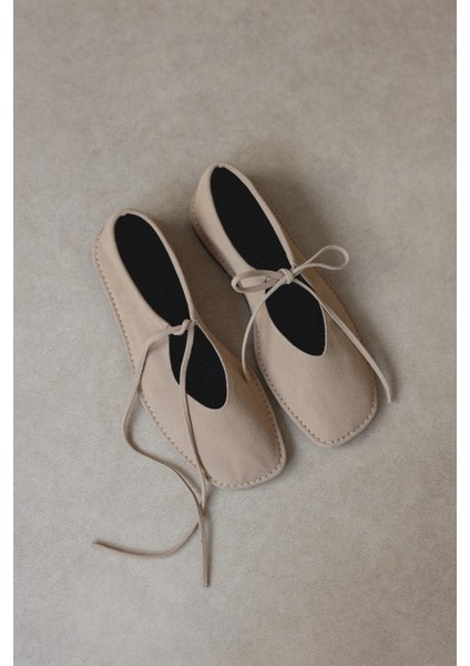 Babet 2524 - Bağcıklı Küt Bej Süet Kadın Babet modelleri