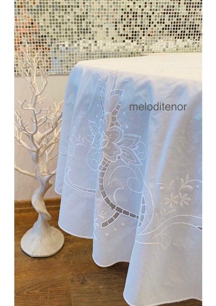 Meiwa Işleme Dantel Görünümlü Kaymaz Dökümlü Pvc Büyük Yuvarlak Muşamba Masa Örtüsü