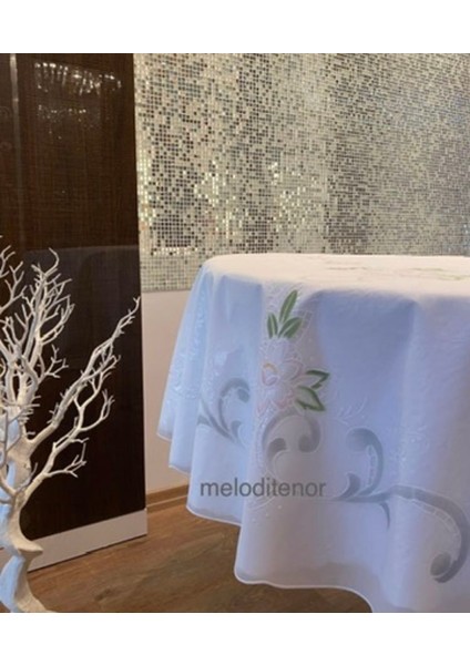 Meiwa Işleme Dantel Görünümlü Kaymaz Dökümlü Pvc Büyük Yuvarlak Muşamba Masa Örtüsü