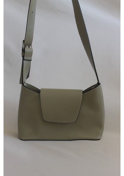 Lore Kapaklı Baget Çanta