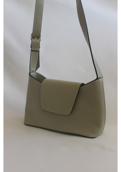 Lore Kapaklı Baget Çanta modelleri