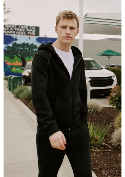 Erkek Siyah Standart Fit Normal Kesim Içi Polarlı 3 Iplik Kapüşonlu Fermuarlı Sweatshirt Ceket fiyatları
