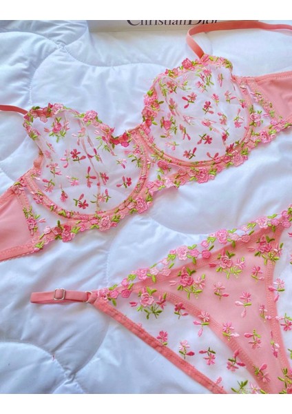 Kadın Pembe Çiçek Desenli Dantelli Iç Çamaşır Takımı modelleri