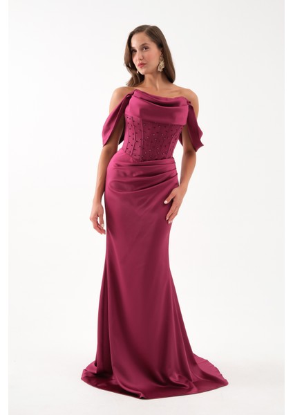 Kadın Bordo Kayık Yaka Boncuklu Uzun Saten Abiye Elbise