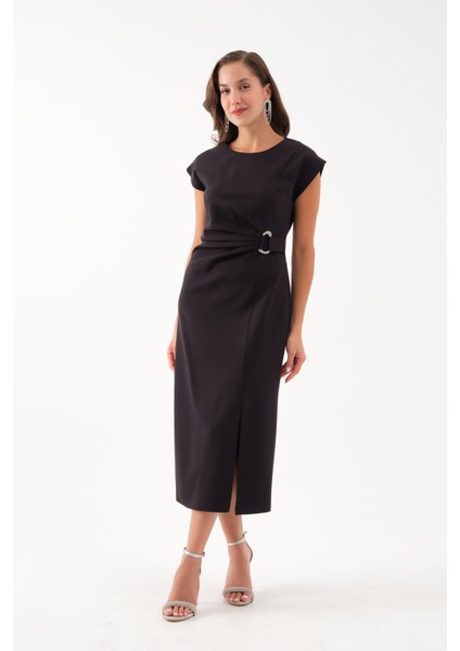 Kadın Siyah Bisiklet Yaka Aksesuar Detay Midi Elbise