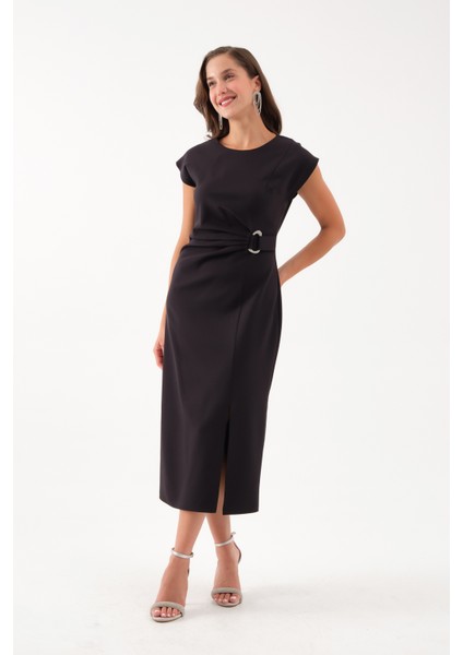 Kadın Siyah Bisiklet Yaka Aksesuar Detay Midi Elbise fiyatları