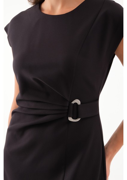 Kadın Siyah Bisiklet Yaka Aksesuar Detay Midi Elbise modelleri