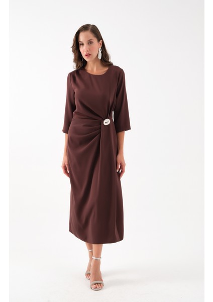 Kadın Kahverengi Aksesuar Detay Midi Elbise