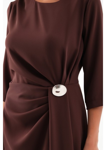 Kadın Kahverengi Aksesuar Detay Midi Elbise fiyatları