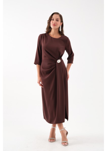 Kadın Kahverengi Aksesuar Detay Midi Elbise modelleri