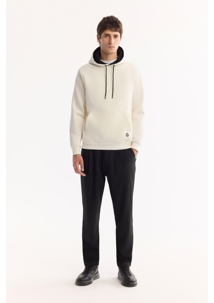 Erkek Beyaz Şardonlu Kumaş Bisiklet Yaka Basic Sweatshirt E001018