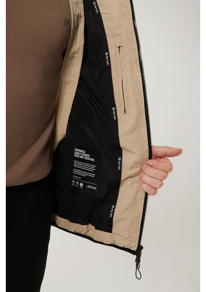 Erkek Bej Kapüşonlu Su Itici Rüzgar Geçirmez Taşıma Askılı Şişme Mont A32y6041