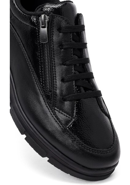 Kadın Siyah Bağcıklı Sneaker 25AFE250814