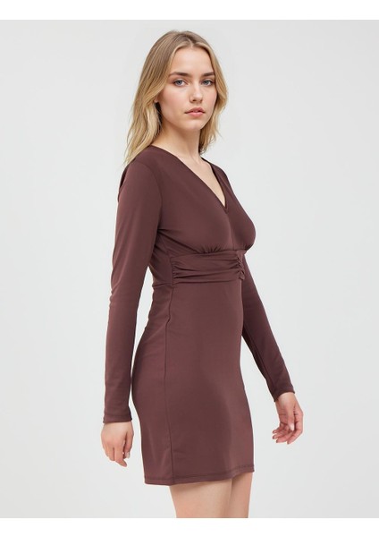 Kahverengi V Yaka Uzun Kollu Beli Büzgü Detaylı Mini Elbise modelleri