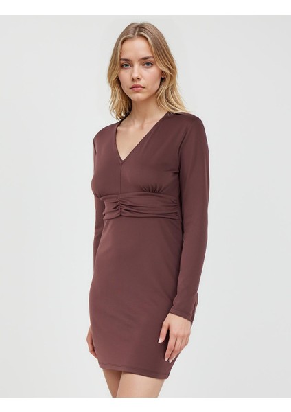 Kahverengi V Yaka Uzun Kollu Beli Büzgü Detaylı Mini Elbise fırsatları