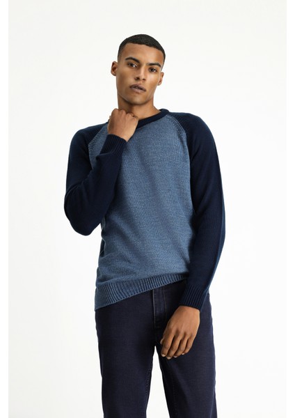 Bisiklet Yaka Regular Fit Dikişsiz Desenli Triko Kazak