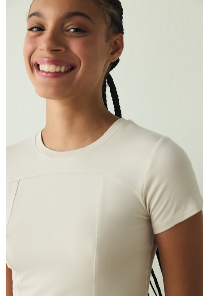 Bej Bisiklet Yaka Kısa Kollu Slim Fit Modal Tişört