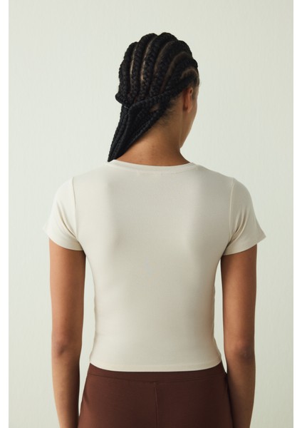 Bej Bisiklet Yaka Kısa Kollu Slim Fit Modal Tişört