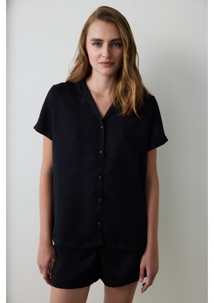 Siyah Fleur Saten Gömlek Yaka Kısa Kollu Şortlu Pijama Takımı