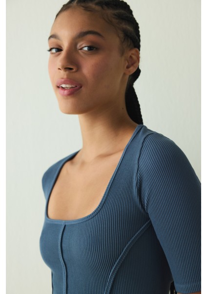 İndigo Kare Yaka Dikişsiz Kısa Kollu Crop Üst