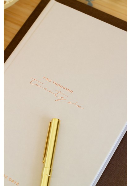 2026 Yılı A5 Tam Gün Ajanda 15X22 cm - 365 Gün Bej modelleri