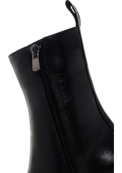 Kadın Siyah Kalın Topuklu Fermuarlı Deri Bot 25WFD201018